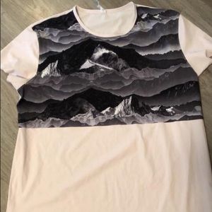 Lululemon t shirt
